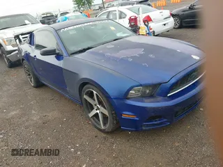 2014 Ford Mustang V6 с VIN 1ZVBP8AM7E5267695, выставлен на аукционе IAAI как лот 42535101 с пробегом 109 183 миль миль и . История ставок и продаж доступна на DreamBid. Изображение 1.