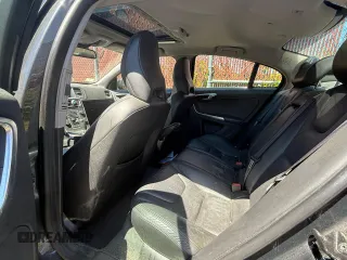 2012 Volvo S60 T5 z VIN YV1622FS2C209473, wystawiony jako Copart lot #58889785 z przebiegiem 143 898 mil mil oraz Tytuł czysty. Historia ofert i sprzedaży dostępna na DreamBid. Obrazek 9.