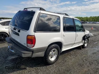 2000 Ford Explorer XLT z VIN 1FMZU63E8YZB53850, wystawiony jako Copart lot #52954505 z przebiegiem 130 428 mil mil oraz Szkody całkowita. Historia ofert i sprzedaży dostępna na DreamBid. Obrazek 3.
