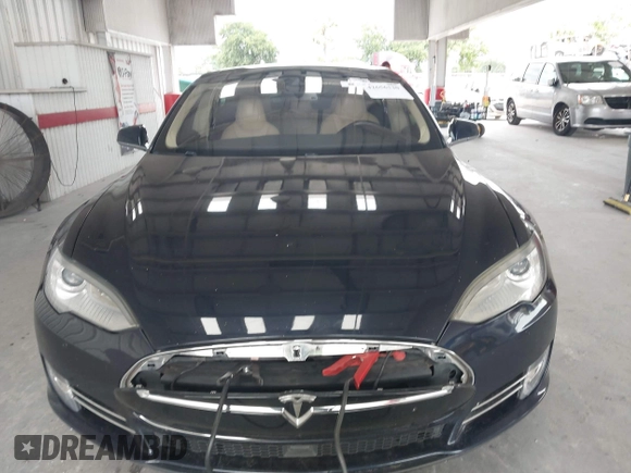 2014 Tesla Model S 60 с VIN 5YJSA1H11EFP60357, выставлен на аукционе IAAI как лот 42656130 с пробегом 133 344 миль миль и . История ставок и продаж доступна на DreamBid. Изображение 12.