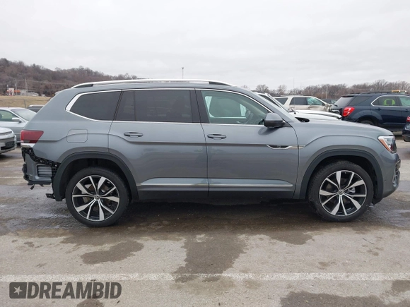 2024 Volkswagen Atlas SEL Premium R-Line z VIN 1V2FR2CA0RC523772, wystawiony jako IAAI lot #41544482 z przebiegiem 7 703 mil mil oraz . Historia ofert i sprzedaży dostępna na DreamBid. Obrazek 14.
