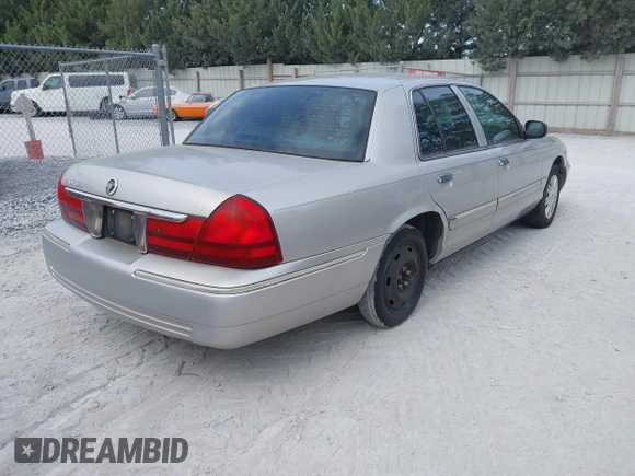 2004 Mercury Grand Marquis GS z VIN 2MEFM74W04X669087, wystawiony jako IAAI lot #42090394 z przebiegiem 172 008 mil mil oraz . Historia ofert i sprzedaży dostępna na DreamBid. Obrazek 4.