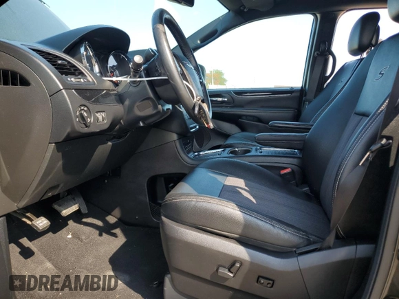 2016 Chrysler Town & Country S with VIN 2C4RC1HG7GR208222, listed as a Copart auction lot 71686304 with 150,588 mi miles and Non Repairable. Bid and sale history available at DreamBid. Image 7.