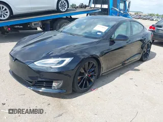 2017 Tesla Model S 100D z VIN 5YJSA1E45HF198921, wystawiony jako IAAI lot #42378026 z przebiegiem 104 967 mil mil oraz . Historia ofert i sprzedaży dostępna na DreamBid. Obrazek 16.