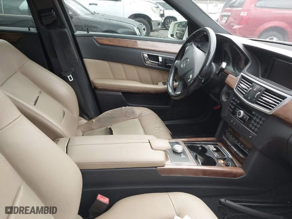 2010 Mercedes-Benz E-Class E 350 Luxury with VIN WDDHF8HB3AA073774, listed as a IAAI auction lot 41738885 with 205,553 mi miles. Bid and sale history available at carsss.com. Image 5.