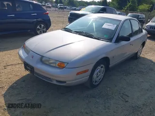 2001 Saturn SL z VIN 1G8ZK52771Z269242, wystawiony jako IAAI lot #42425226 z przebiegiem 129 539 mil mil oraz . Historia ofert i sprzedaży dostępna na DreamBid. Obrazek 2.