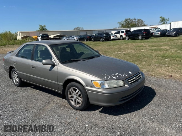 2000 Toyota Camry CE with VIN 4T1BG22K0YU002152, listed as a Copart auction lot 47271295 with 366,513 mi miles and Clean Title. Bid and sale history available at DreamBid. Image 1.