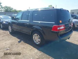 2013 Lincoln Navigator z VIN 5LMJJ3J54DEL08819, wystawiony jako IAAI lot #42234551 z przebiegiem 235 518 mil mil oraz . Historia ofert i sprzedaży dostępna na DreamBid. Obrazek 3.
