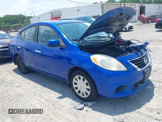 2012 Nissan Versa SV z VIN 3N1CN7AP9CL846379, wystawiony jako IAAI lot #42593141 z przebiegiem 295 054 mil mil oraz . Historia ofert i sprzedaży dostępna na DreamBid. Obrazek 1.