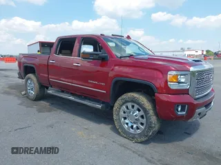 2018 GMC Sierra 2500HD Denali z VIN 1GT12UEY4JF221698, wystawiony jako IAAI lot #39714263 z przebiegiem 201 017 mil mil oraz . Historia ofert i sprzedaży dostępna na DreamBid. Obrazek 1.