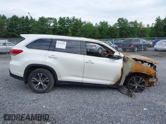 2019 Toyota Highlander LE с VIN 5TDBZRFH8KS955063, выставлен на аукционе IAAI как лот 42647865 с пробегом 63 275 миль миль и . История ставок и продаж доступна на DreamBid. Изображение 12.