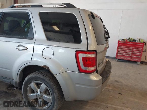 2011 Ford Escape Limited с VIN 1FMCU0EG3BKB39596, выставлен на аукционе IAAI как лот 42622102 с пробегом 179 758 миль миль и . История ставок и продаж доступна на DreamBid. Изображение 15.