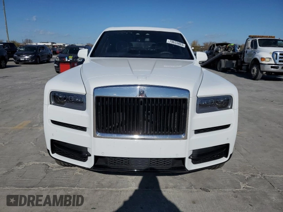 2021 Rolls-Royce Cullinan z VIN SLATV4C0XMU206479, wystawiony jako Copart lot #79633803 z przebiegiem 12 056 mil mil oraz Czysty tytuł • Clean title. Historia ofert i sprzedaży dostępna na DreamBid. Obrazek 5.
