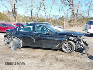2019 BMW 5 Series 530i z VIN WBAJA5C56KWW03537, wystawiony jako IAAI lot #41430626 z przebiegiem 98 240 mil mil oraz . Historia ofert i sprzedaży dostępna na DreamBid. Obrazek 6.