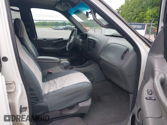 1999 Ford Expedition XLT z VIN 1FMPU18L6XLC34252, wystawiony jako IAAI lot #42314912 z przebiegiem 195 324 mil mil oraz . Historia ofert i sprzedaży dostępna na DreamBid. Obrazek 5.