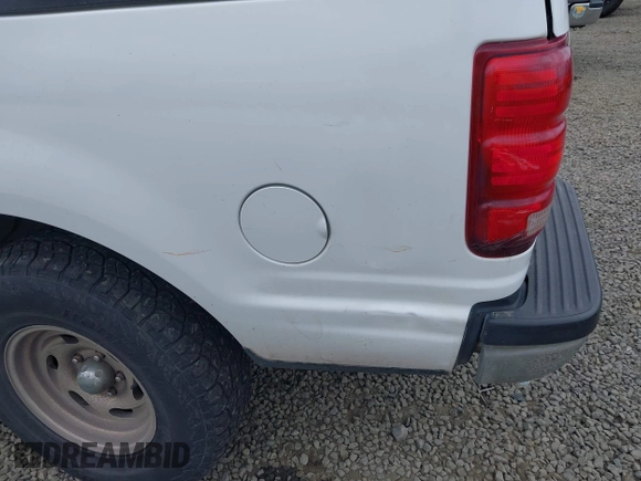 2000 Ford Expedition XLT with VIN 1FMRU1669YLA20475, listed as a IAAI auction lot 42090336 with 196,266 mi miles and . Bid and sale history available at DreamBid. Image 6.