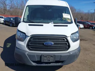2019 Ford Transit z VIN 1FTYR1CM6KKB81786, wystawiony jako IAAI lot #41638685 z przebiegiem 87 476 mil mil oraz . Historia ofert i sprzedaży dostępna na DreamBid. Obrazek 12.