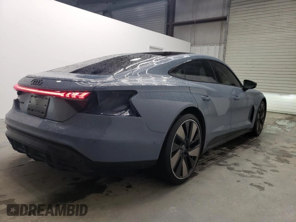 2022 Audi e-tron GT Prestige z VIN WAUEJBFW2N7006629, wystawiony jako Copart lot #45069554 z przebiegiem 8 341 mil mil oraz . Historia ofert i sprzedaży dostępna na DreamBid. Obrazek 3.