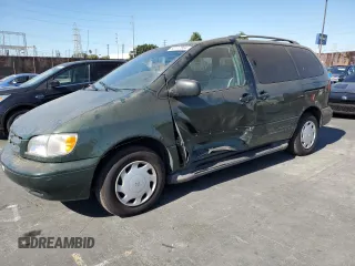 2000 Toyota Sienna LE with VIN 4T3ZF13C5YU250522, listed as a Copart auction lot 80117884 with 155,009 mi miles and Salvage Title. Bid and sale history available at carsss.com. Image 1.