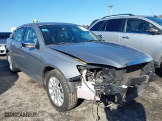 2014 Chrysler 200 Limited with VIN 1C3CCBCG5EN180454, listed as a IAAI auction lot 41449898 with 107,191 mi miles. Bid and sale history available at carsss.com. Image 6.