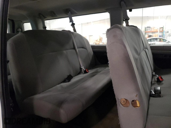 2010 Ford Econoline Passenger XL z VIN 1FBSS3BL8ADA62210, wystawiony jako Copart lot #69939574 z przebiegiem 111 593 mil mil oraz Szkoda całkowita • Salvage title. Historia ofert i sprzedaży dostępna na DreamBid. Obrazek 11.