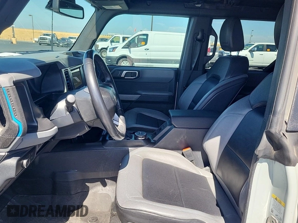 2022 Ford Bronco с VIN 1FMEE5BP4NLB55389, выставлен на аукционе IAAI как лот 42501060 с пробегом 85 357 миль миль и . История ставок и продаж доступна на DreamBid. Изображение 1.