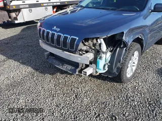 2019 Jeep Cherokee Latitude with VIN 1C4PJMCB1KD453801, listed as a IAAI auction lot 41663957 with 85,062 mi miles. Bid and sale history available at carsss.com. Image 18.