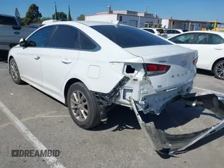 2018 Hyundai Sonata SE z VIN 5NPE24AF3JH720858, wystawiony jako IAAI lot #41647903 z przebiegiem 63 172 mil mil oraz . Historia ofert i sprzedaży dostępna na DreamBid. Obrazek 3.