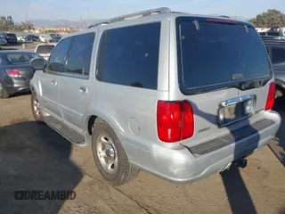 2000 Lincoln Navigator z VIN 5LMEU27A2YLJ32507, wystawiony jako IAAI lot #40752754 z przebiegiem Nie podano mil oraz . Historia ofert i sprzedaży dostępna na DreamBid. Obrazek 3.