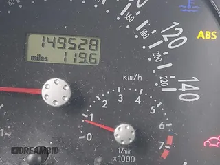 2000 Volkswagen Beetle GLS z VIN 3VWCC21C9YM485902, wystawiony jako IAAI lot #41283215 z przebiegiem 149 528 mil mil oraz . Historia ofert i sprzedaży dostępna na DreamBid. Obrazek 7.