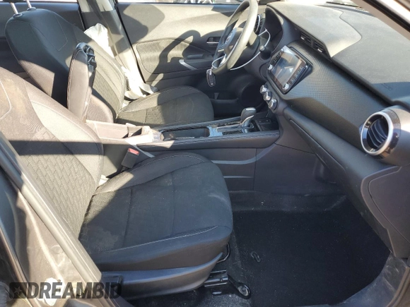 2024 Nissan Kicks SV z VIN 3N1CP5CV7RL473992, wystawiony jako Copart lot #88636955 z przebiegiem 28 402 mil mil oraz Szkoda całkowita • Salvage title. Historia ofert i sprzedaży dostępna na DreamBid. Obrazek 7.