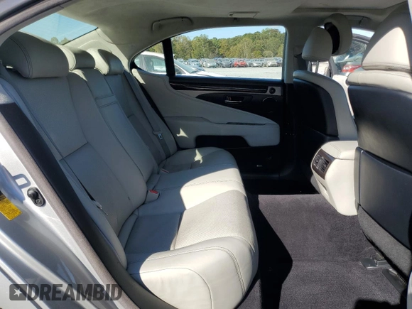 2014 Lexus LS 460 L z VIN JTHGL5EF2E5052609, wystawiony jako Copart lot #76527424 z przebiegiem 104 932 mil mil oraz Szkoda całkowita • Salvage title. Historia ofert i sprzedaży dostępna na DreamBid. Obrazek 11.