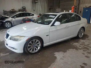 2009 BMW 3 Series 328i z VIN WBAPH77519NM27606, wystawiony jako Copart lot #58413525 z przebiegiem 240 647 mil mil oraz Tytuł czysty. Historia ofert i sprzedaży dostępna na DreamBid. Obrazek 1.
