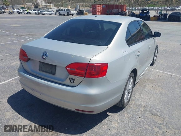 2011 Volkswagen Jetta SE with VIN 3VWDZ7AJXBM372921, listed as a IAAI auction lot 42226390 with 265,452 mi miles and . Bid and sale history available at DreamBid. Image 4.