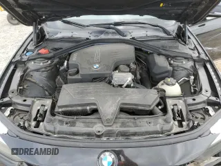 2017 BMW 3 Series 320i z VIN WBA8A9C52HK620440, wystawiony jako Copart lot #54100435 z przebiegiem 104 555 mil mil oraz Szkoda całkowita • Salvage title. Historia ofert i sprzedaży dostępna na DreamBid. Obrazek 11.