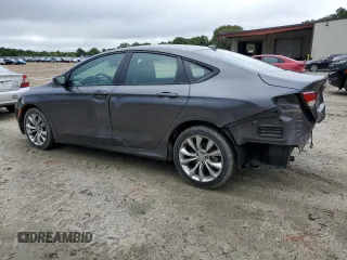 2015 Chrysler 200 S z VIN 1C3CCCBB5FN722116, wystawiony jako Copart lot #57477485 z przebiegiem 139 785 mil mil oraz Szkoda całkowita • Salvage title. Historia ofert i sprzedaży dostępna na DreamBid. Obrazek 2.
