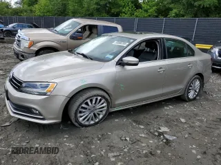 2016 Volkswagen Jetta SEL z VIN 3VWL17AJ3GM205357, wystawiony jako Copart lot #59086395 z przebiegiem 104 939 mil mil oraz Szkoda całkowita • Salvage title. Historia ofert i sprzedaży dostępna na DreamBid. Obrazek 1.