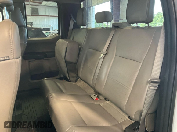 2019 Ford F-250 XL z VIN 1FT7X2B63KEC14817, wystawiony jako IAAI lot #42639323 z przebiegiem 173 427 mil mil oraz . Historia ofert i sprzedaży dostępna na DreamBid. Obrazek 31.
