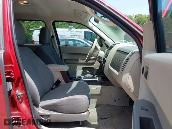 2009 Ford Escape XLS z VIN 1FMCU02799KA20370, wystawiony jako IAAI lot #42811109 z przebiegiem 195 451 mil mil oraz . Historia ofert i sprzedaży dostępna na DreamBid. Obrazek 5.