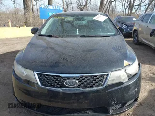 2011 Kia Forte EX z VIN KNAFU4A21B5454279, wystawiony jako IAAI lot #41855102 z przebiegiem 135 173 mil mil oraz . Historia ofert i sprzedaży dostępna na DreamBid. Obrazek 12.