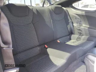 2013 Hyundai Genesis Coupe 2.0T z VIN KMHHT6KD8DU096239, wystawiony jako Copart lot #49324175 z przebiegiem 55 806 mil mil oraz Szkoda całkowita • Salvage title. Historia ofert i sprzedaży dostępna na DreamBid. Obrazek 11.
