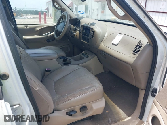 2000 Ford Expedition Eddie Bauer с VIN 1FMEU17L3YLB95565, выставлен на аукционе IAAI как лот 42517370 с пробегом Не указан миль и . История ставок и продаж доступна на DreamBid. Изображение 5.