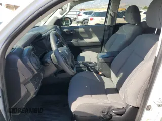 2023 Toyota Tacoma SR z VIN 3TMCZ5AN5PM594103, wystawiony jako Copart lot #52957955 z przebiegiem 21 759 mil mil oraz Szkoda całkowita • Salvage title. Historia ofert i sprzedaży dostępna na DreamBid. Obrazek 7.