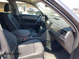 2019 Volkswagen Atlas SEL z VIN 1V2ER2CA5KC555568, wystawiony jako IAAI lot #42050516 z przebiegiem 71 599 mil mil oraz . Historia ofert i sprzedaży dostępna na DreamBid. Obrazek 5.