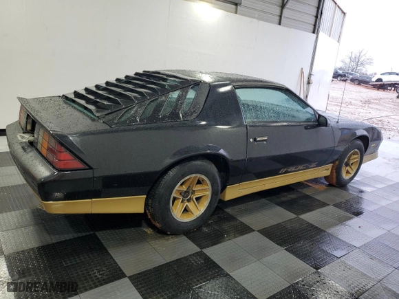 1985 Chevrolet Camaro Z28 Sport with VIN 1G1FP87H6FL474129, listed as a Copart auction lot 45179835 with 63,618 mi miles and Clean Title. Bid and sale history available at carsss.com. Image 3.