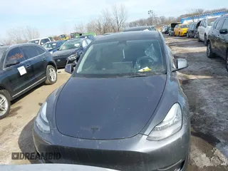 2022 Tesla Model Y Long Range z VIN 7SAYGDEE6NA013757, wystawiony jako IAAI lot #41364867 z przebiegiem 33 621 mil mil oraz . Historia ofert i sprzedaży dostępna na DreamBid. Obrazek 13.