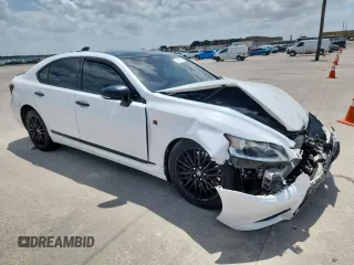 2015 Lexus LS 460 z VIN JTHCL5EF5F5023802, wystawiony jako Copart lot #61601925 z przebiegiem 110 064 mil mil oraz Szkoda całkowita • Salvage title. Historia ofert i sprzedaży dostępna na DreamBid. Obrazek 4.