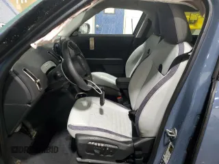 2025 MINI Countryman S z VIN WMZ23GA07S7R42869, wystawiony jako Copart lot #60282695 z przebiegiem 5 456 mil mil oraz Szkoda całkowita • Salvage title. Historia ofert i sprzedaży dostępna na DreamBid. Obrazek 7.
