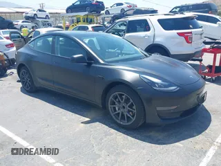 2021 Tesla Model 3 Standard Range Plus z VIN 5YJ3E1EA1MF067610, wystawiony jako IAAI lot #42163862 z przebiegiem 91 280 mil mil oraz . Historia ofert i sprzedaży dostępna na DreamBid. Obrazek 1.