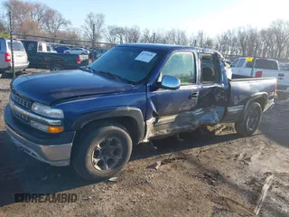 2000 Chevrolet Silverado 1500 LS with VIN 2GCEK19T8Y1253263, listed as a IAAI auction lot 41753116 with 174,610 mi miles. Bid and sale history available at carsss.com. Image 2.
